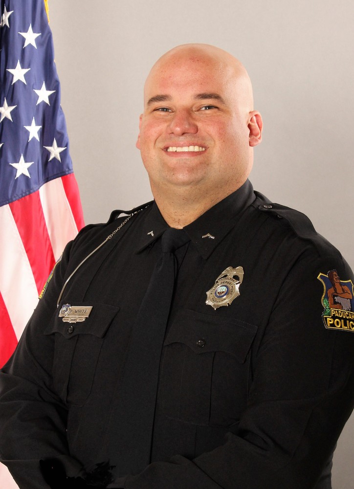 Image of a police officer in uniform